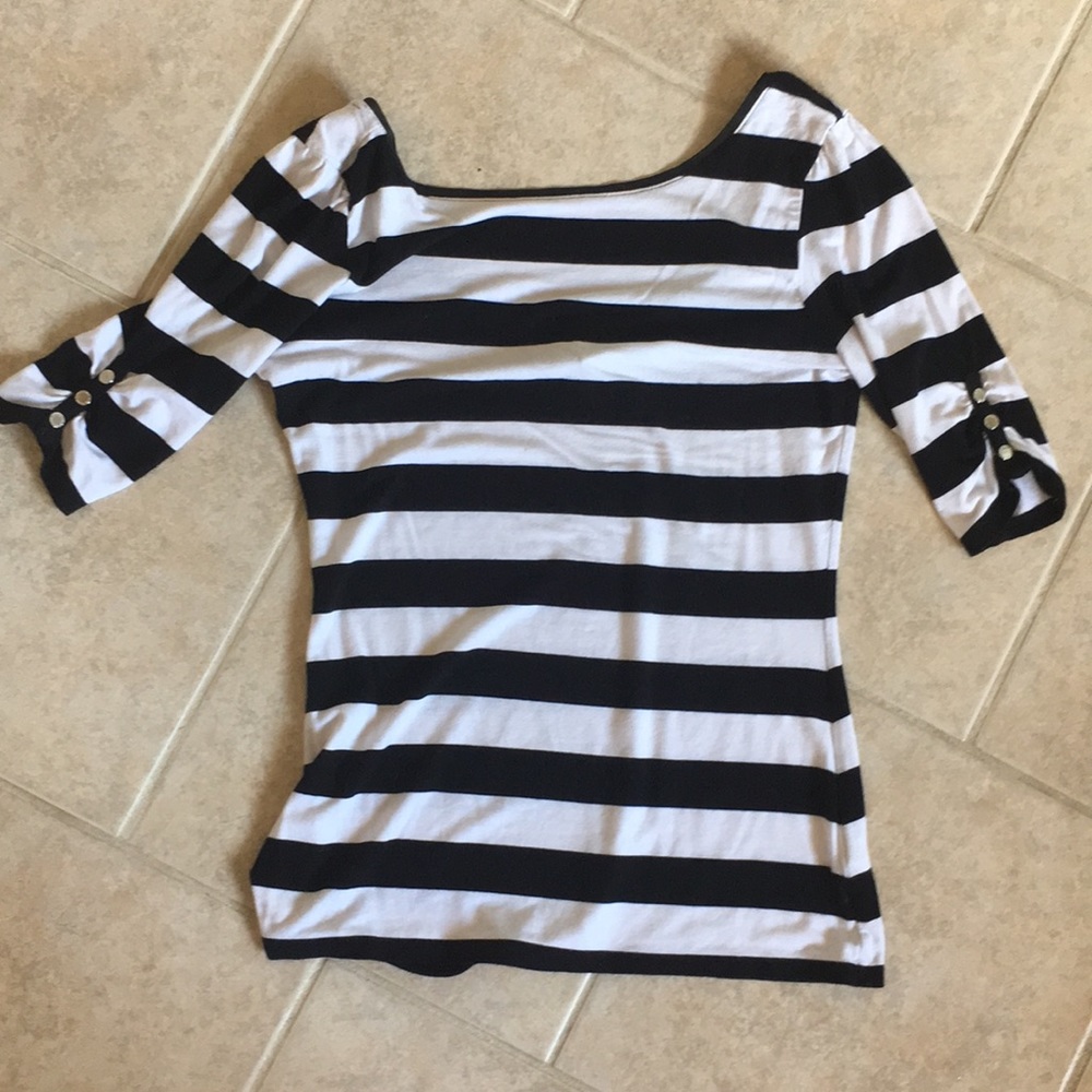 Black and white striped shirt 🖤